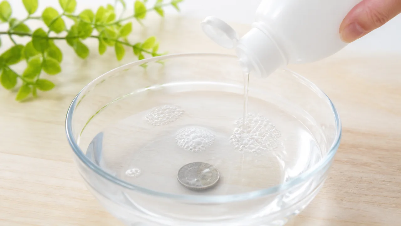 1円玉が水に浮く理由とは？表面張力の仕組みを解説