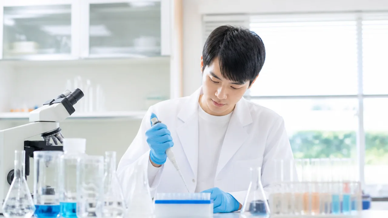 助教授はなぜ廃止された？准教授へ変わった理由と違いを解説